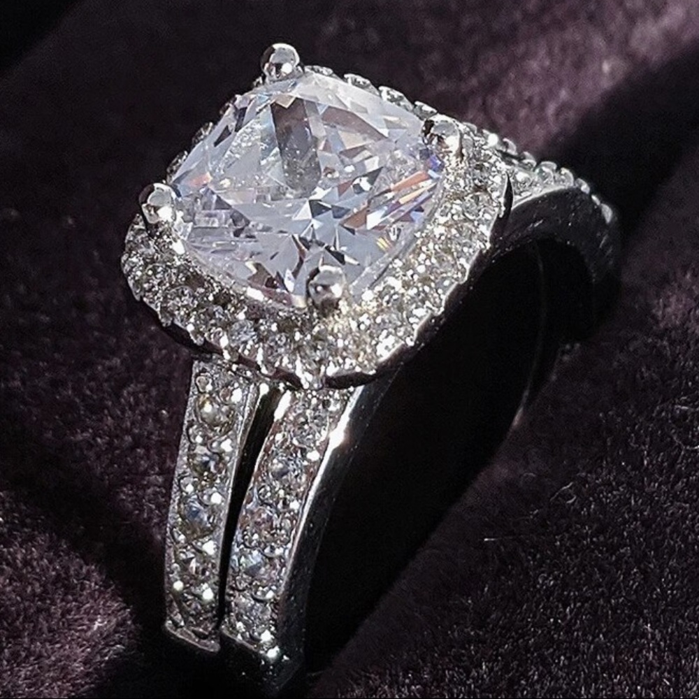 Sterling silver cushion cut engagement ring - Picture 4 of 4